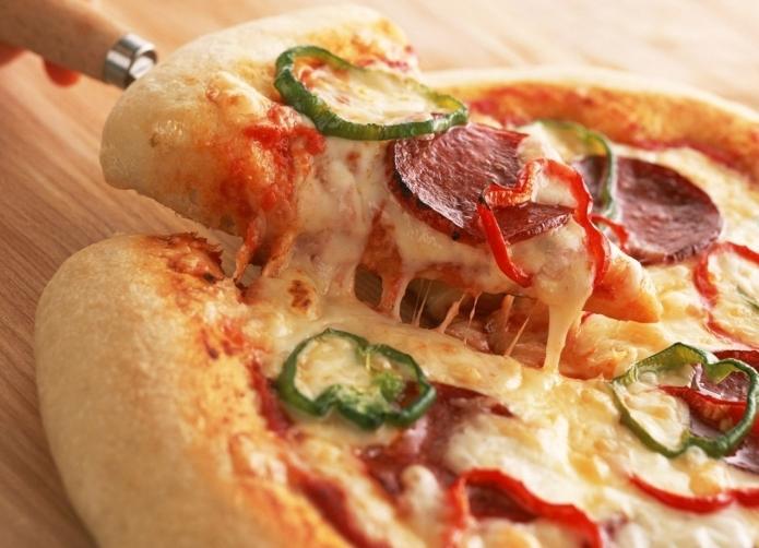 Pizza enkelt: oppskrift og matlaging hemmeligheter